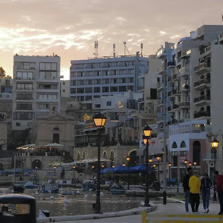 Lejlighed St Julians 2br Penthouse With Balconies And Sofabed By 360 Estates